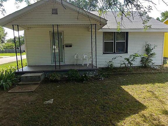 2nd image of 702 N Maplewood Ave