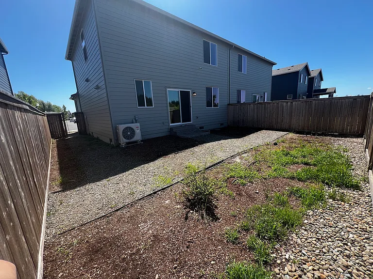 724 NE 14th St — Photo 35