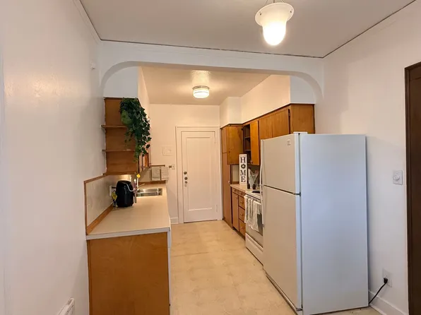 San Sebastian Apartments, 3330 SE Gladstone St APT 2, Portland, OR 97202