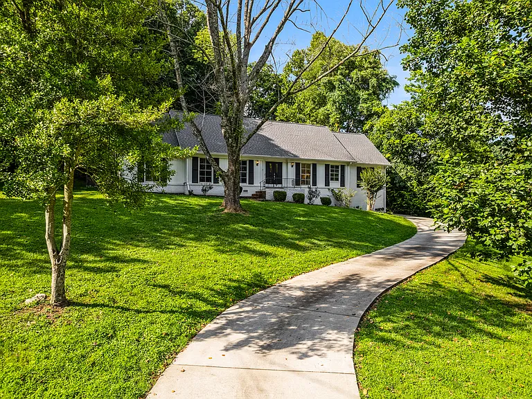 6616 Valley Dr — Photo 3
