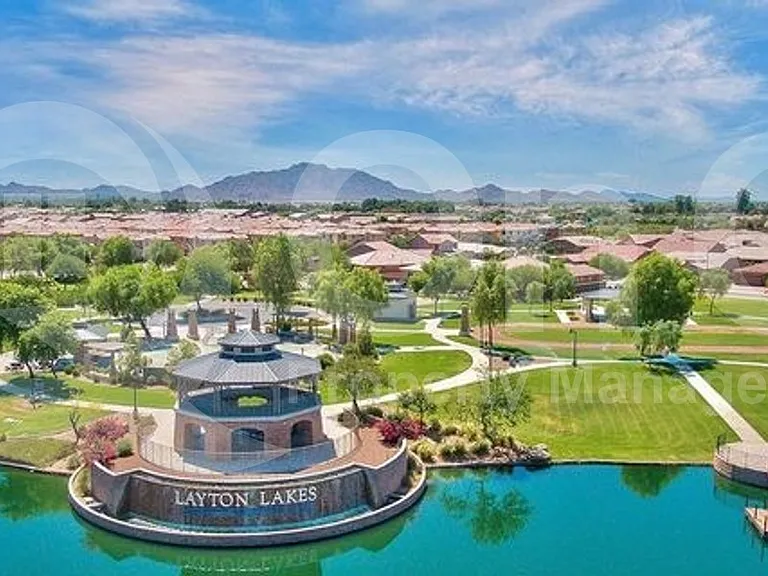 867 E Aberdeen Dr — Photo 33