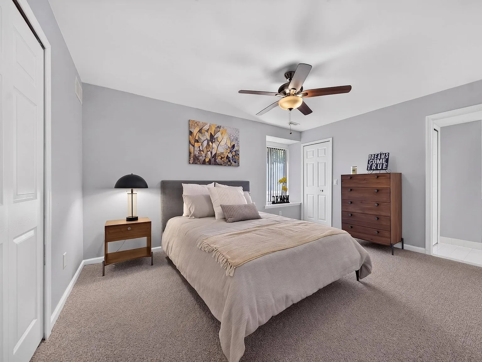 Lakeside Village Apartments — Photo 4