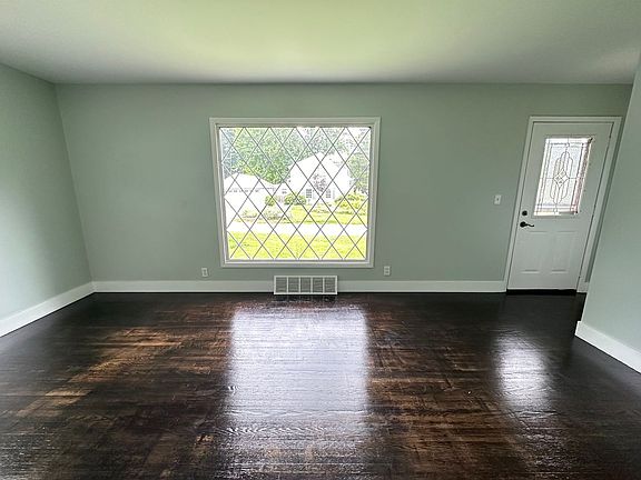 2nd image of 1460 Page St NE