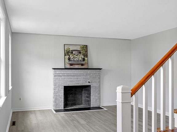 5th image of 37 Watson St