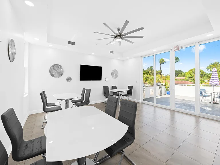2200 NE 33rd Ave #2D — Photo 18