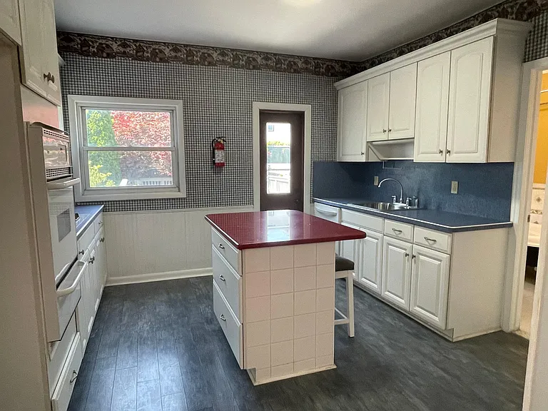 120 W 13th St #1 — Photo 4