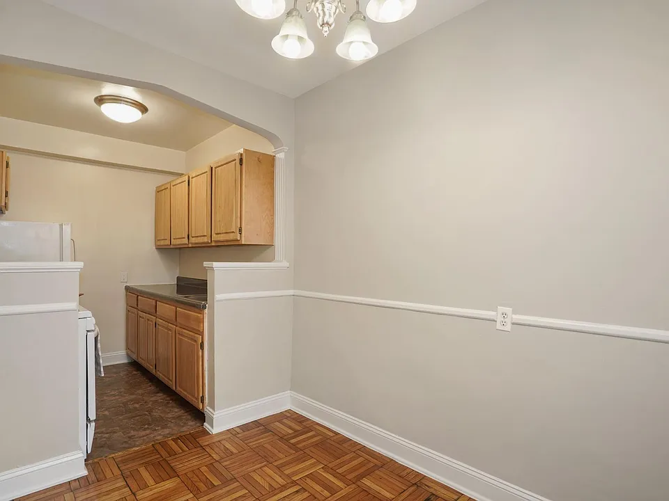 Eat-In Kitchen