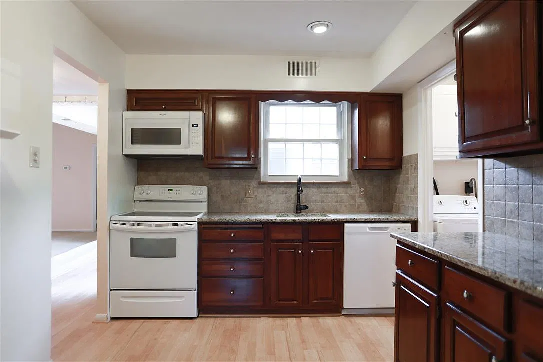 3 bed, 2.0 bath, 1423 sqft, $2,250 — Photo 4