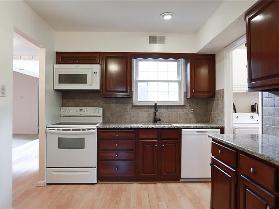 4th image of 2926 Whitemarsh Pl #F