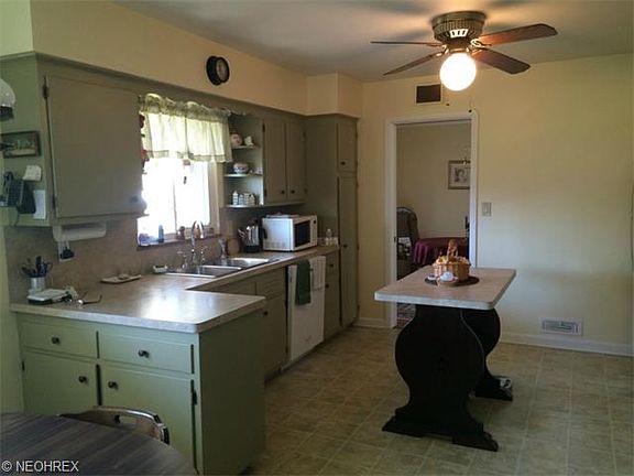 3rd image of 10009 Lynn Dr