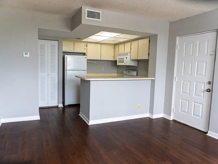 Bella Lago Vista — Photo 24