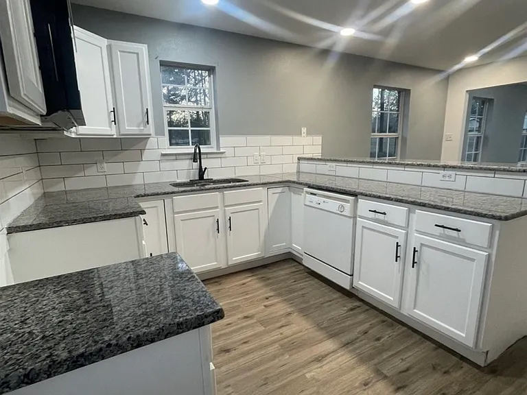 19574 FM 2767 — Photo 6