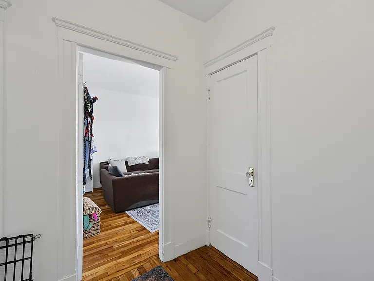 8 Ransom Rd — Photo 2