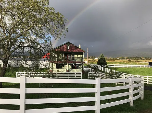 276 W Sunny Sands Rd, Cathlamet, WA 98612