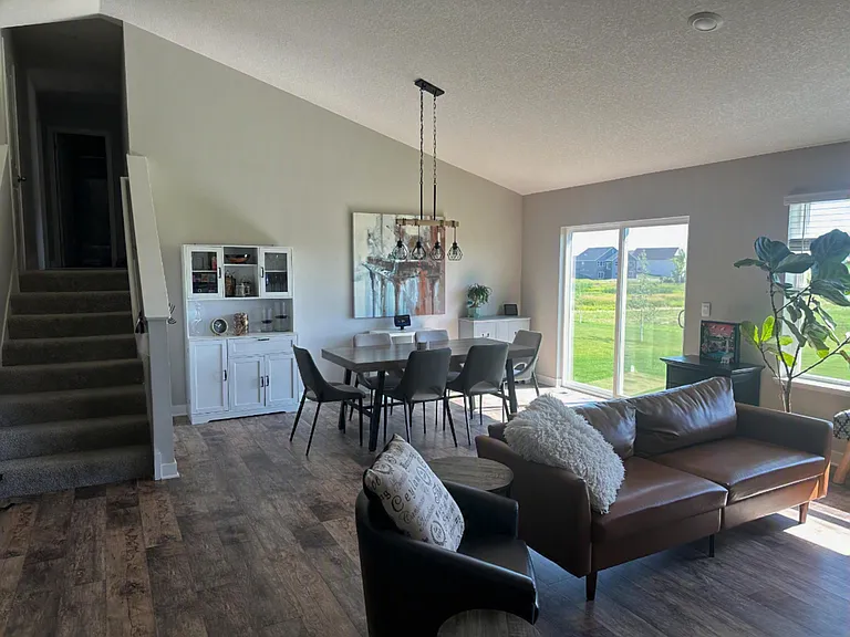 566 Greywood Blvd SW — Photo 6