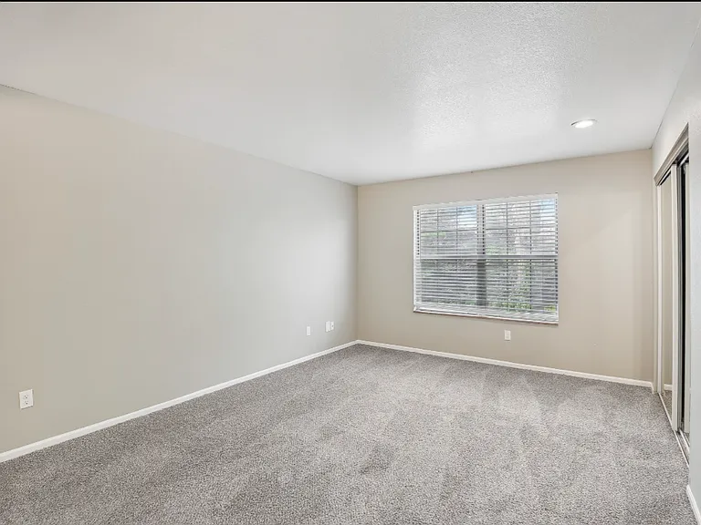 Hidden Hills Apartments — Photo 9
