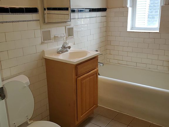 3rd image of 379 Sanford Ave
