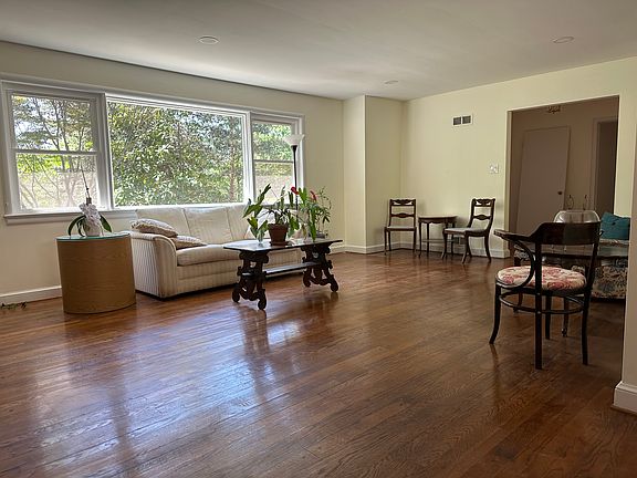 5th image of 2600 N Nelson St