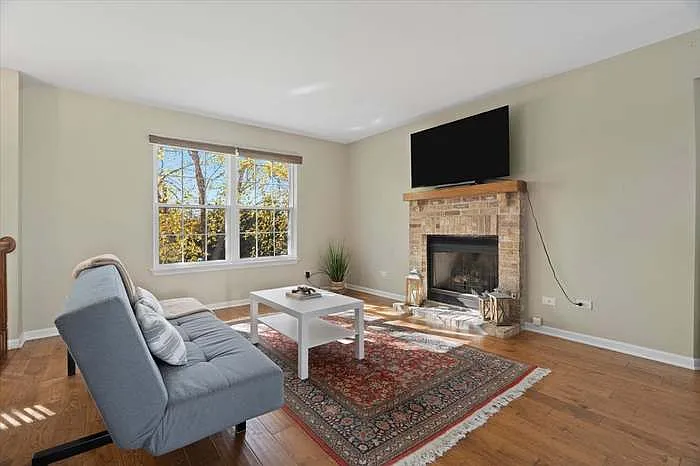 18630 W Sterling Ct — Photo 3