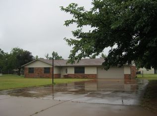 322 Grissom Dr, Elk City, OK 73644