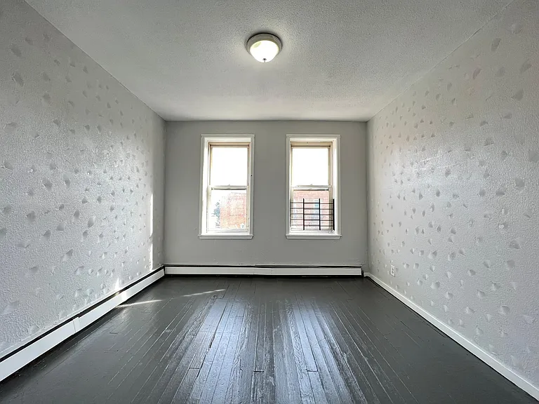41 Grant Ave #2R — Photo 2