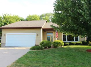 2720 Camelot Ave NW, Cedar Rapids, IA 52405