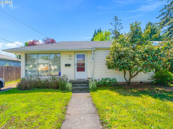 8618 NE Holladay St, Portland, OR 97220