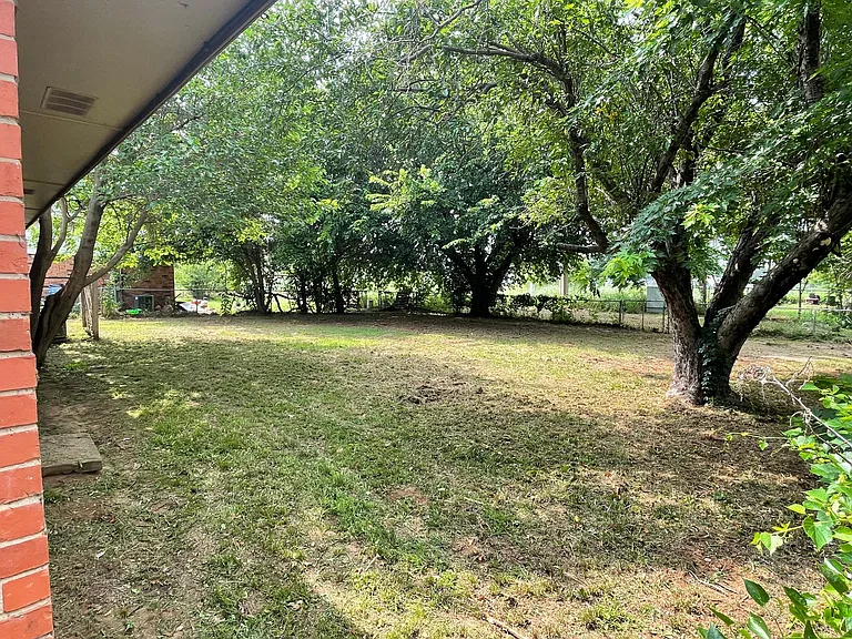 307 E Louisiana Dr — Photo 9