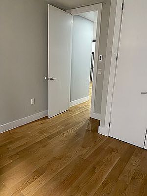 5th image of 590 W 204th St APT A55