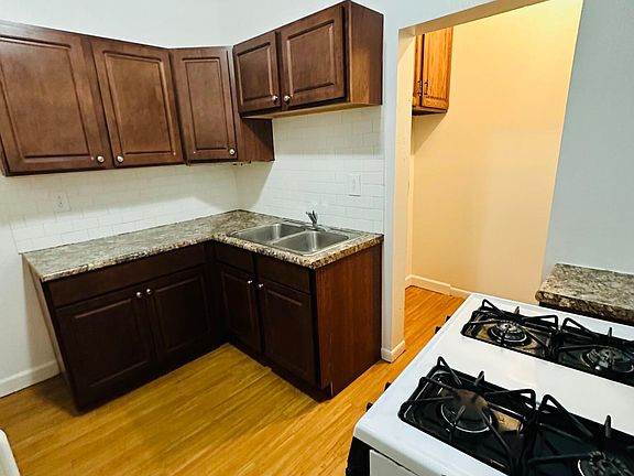2nd image of 4609 W Warwick Ave #2