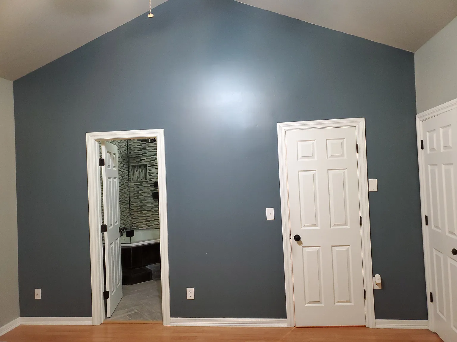 5 bed, 4000 sqft, $4,800 — Photo 3