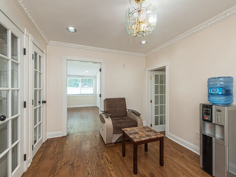 42 W Spring Valley Ave — Photo 11