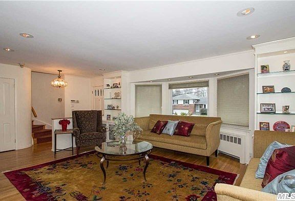 3rd image of 159 Stratford St S