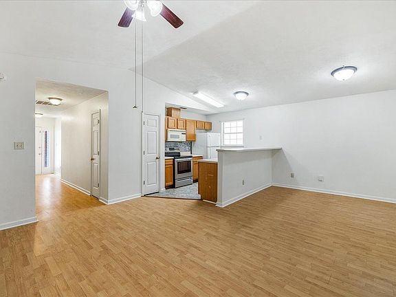 4th image of 4433 Wesley Dr