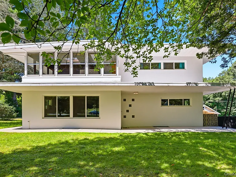 58 Carolan Rd E — Photo 3