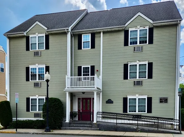 26 N Main St APT 3, Mansfield, MA 02048