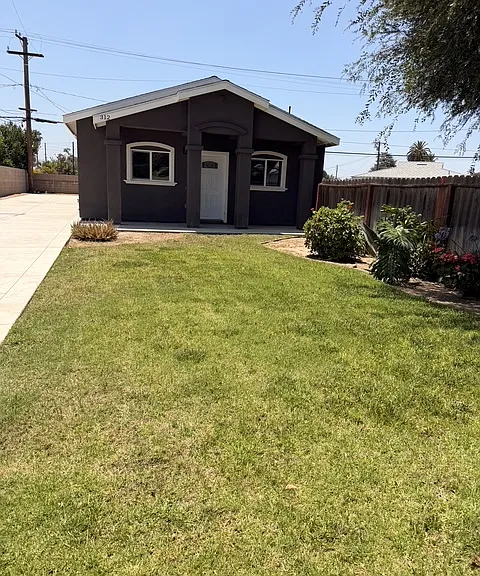 312 W Edna Pl — Photo 1
