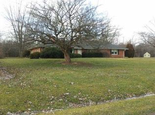 21870 Thorofare Rd, Grosse Ile, MI 48138