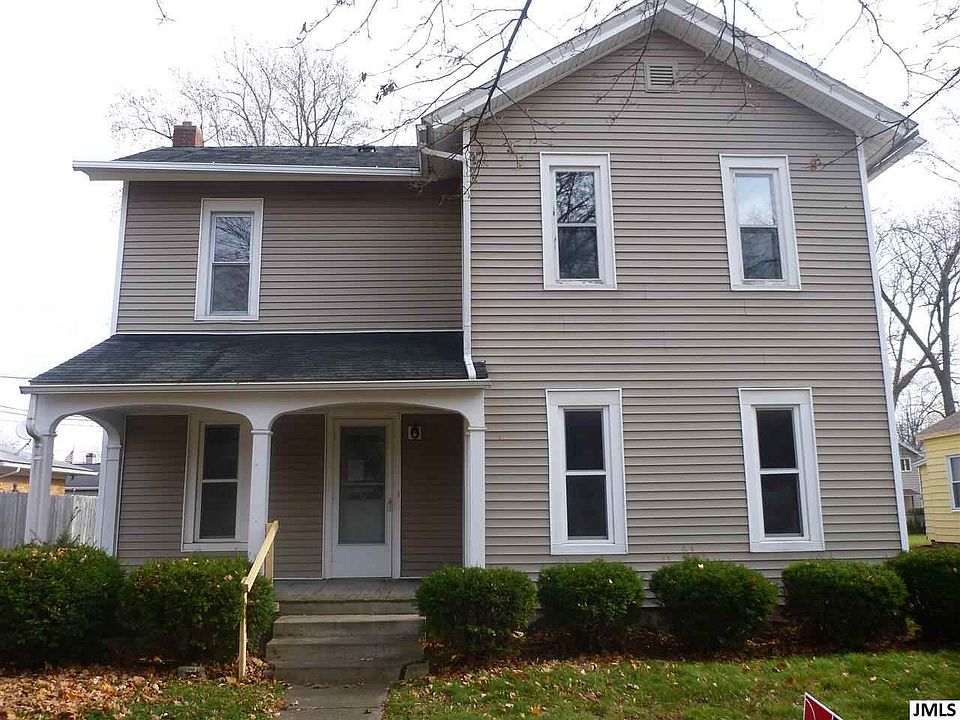 1st image of 207 Armstrong St