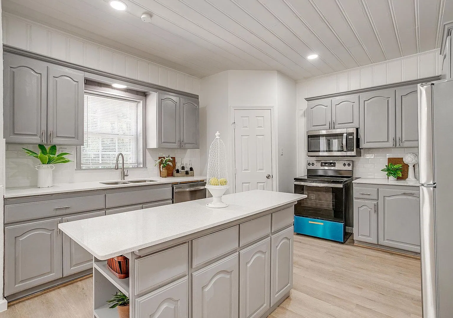 3645 Travis Ave — Photo 1