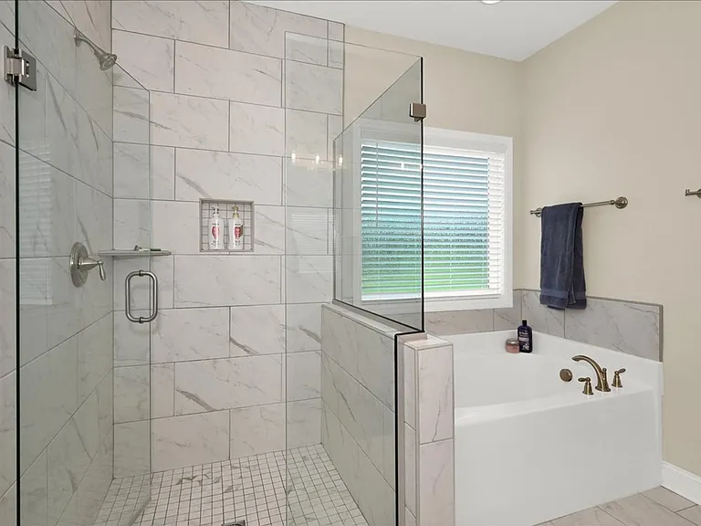 2058 Austin Dr N #E — Photo 13