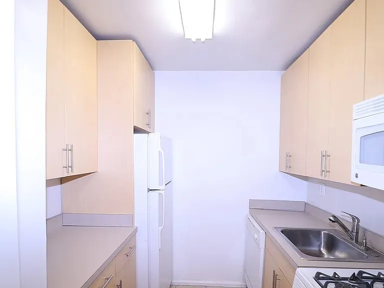 14345 Sanford Ave #206 — Photo 5