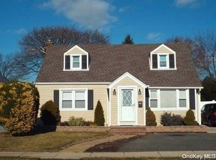 57 E Euclid St, Valley Stream, NY 11580
