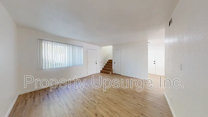 3 bed, 2.0 bath, 1100 sqft, $2,050 — Photo 4