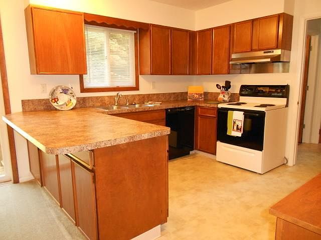1st image of 2635 Gladstone Ave