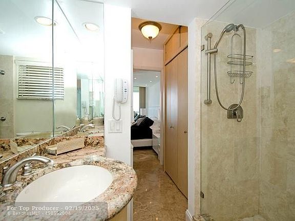4th image of 333 NE 21st Ave APT 1822