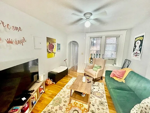 3 bed, 9999 sqft, $4,500 — Photo 2