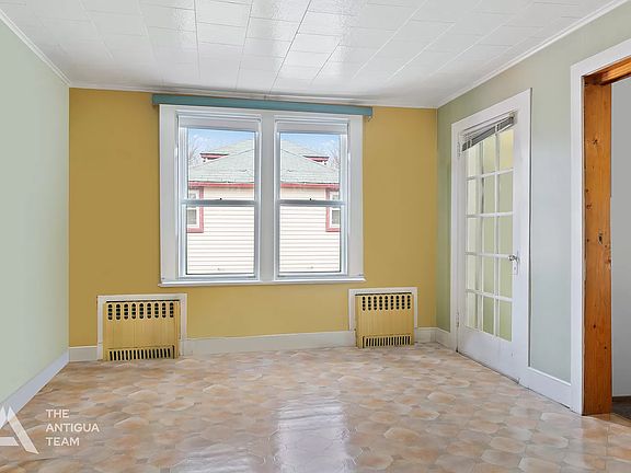 5th image of 447 Beach Ave