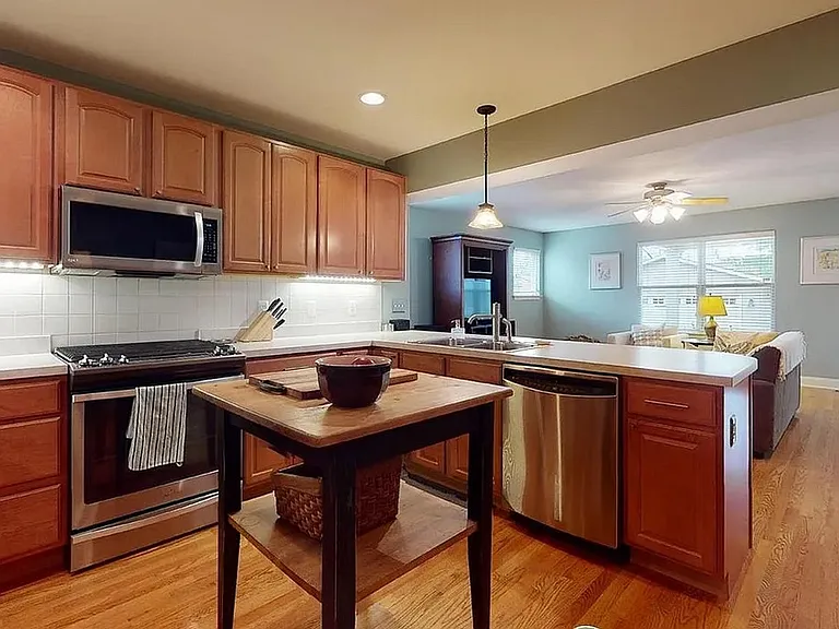 424 W Washington Ave — Photo 4