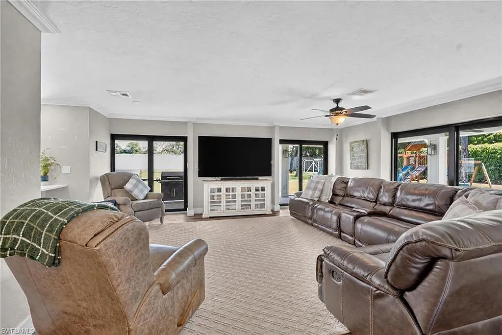 6 bed, 4.0 bath, 2912 sqft, $12,000 — Photo 4